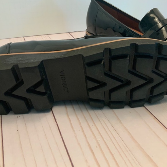 Patent Leather Vionic Shoes size 10 NWOT - Picture 2 of 4